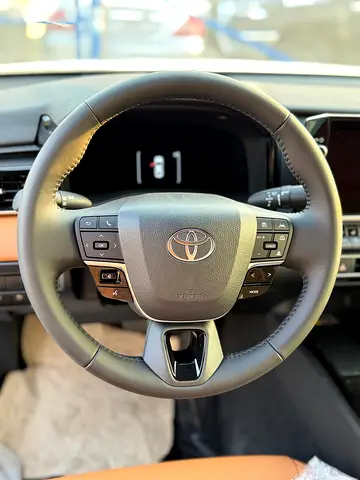 2025 Toyota CAMRY — фото 10