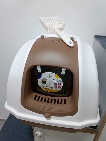 Cat litter box