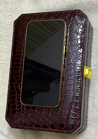 iPhone 15 Pro Max Mansa London - 24kt Gold Limited Edition