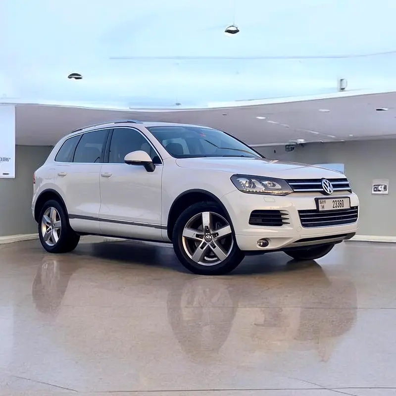 Volkswagen Touareg 2015 — photo 1 of 17
