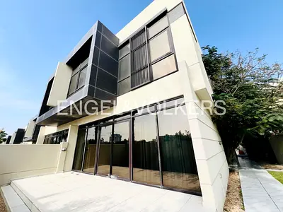 Exclusive Single-Row | Vacant | Private Living