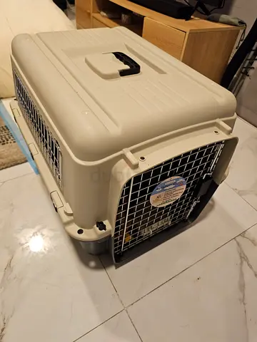 Sturdy Plastic Pet Carrier / Travel Crate - Good Condition