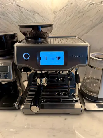 Breville espresso machine with built-in grinder - perfect working condition.