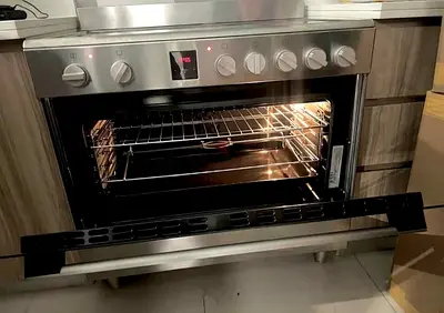 . Selling BOSCH Series 8 Model 90/60cm 5 Hobs Full Electric Ceramic Cooker Range