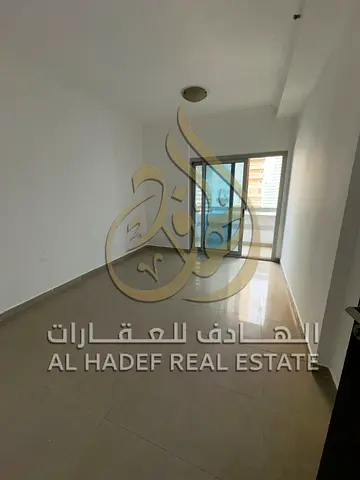 صالة واسعة ستور (غرفة تخزين) مطبخ عملي حمامات بتشطيب جيد 📍 الموقع: الخان – قريب من الكورنيش والخدمات والمواصلات 💰 السعر: 500,000 درهم فقط 📞 مناسبة