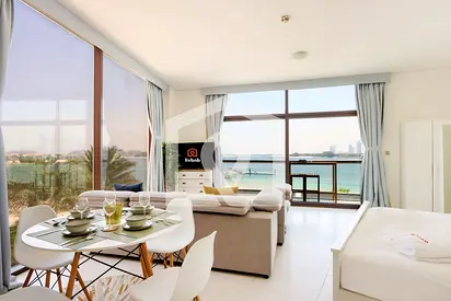 Beachfront Studio with Dining & Leisure at Your Doorstep