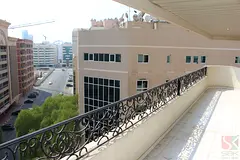 One Month Rent Free-Spacious 2 BR Flat