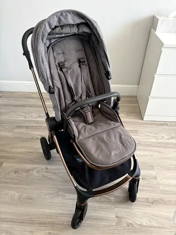Strada Stroller with Carrycot
