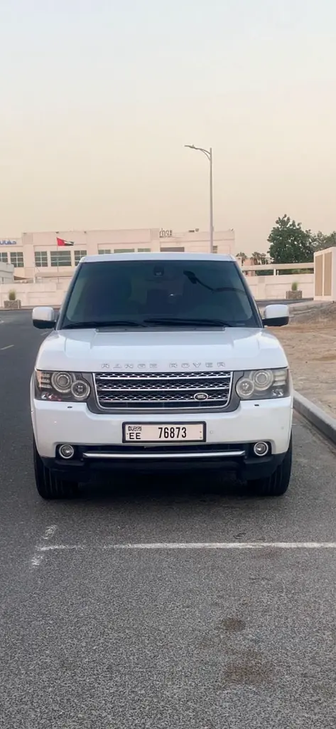 Land Rover Range Rover 2011 — photo 1 of 5