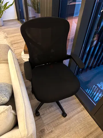 Ergonomic Black Mesh Office Chair with Armrests — Good Condition