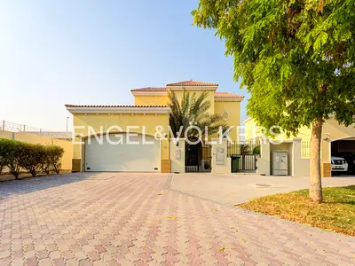 Corner Unit | Landscaped | Single Row | Spacious