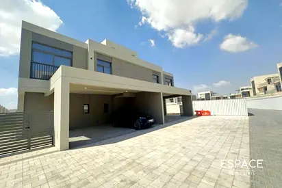 Genuine Listing | Prime Location | Single Row