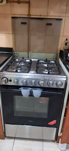 Gas cooker with stove