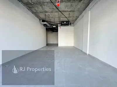 No Deposit 30days free Brand new luxury shop on the road Business area only 90k