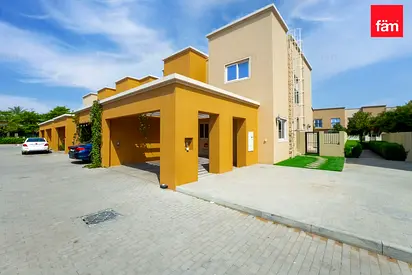 Spacious 4br Townhouse Steps From The Pool