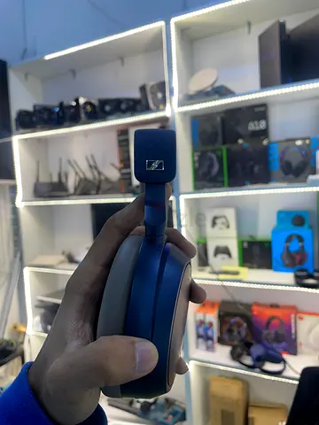 Sennheiser momentum 4 For Sale
