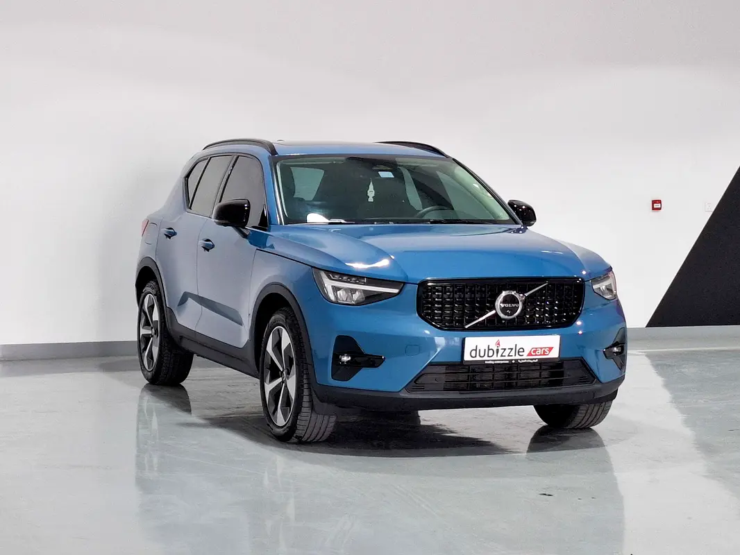 Volvo XC40 2023 — photo 1 of 14