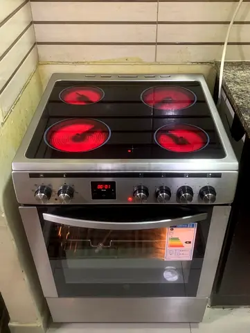 Hoover 4 Hob full electric ceramic cooker Range size 60cm Exellent Condition