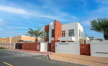FULLY RENOVATED 5BR VILLA | POOL | GARDEN | LIVING