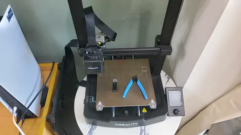 Creality Ender 3v3 se 3D Printer - rarely used comes with cable twisers and pla filament