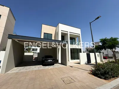 Corner Unit | Great Location | Book Now