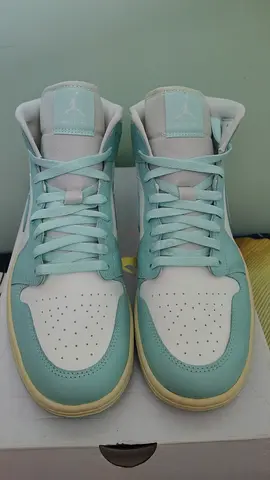 Air Jordan 1 MID cut