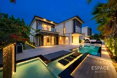 Luxury upgraded - Park Backing - Vastu