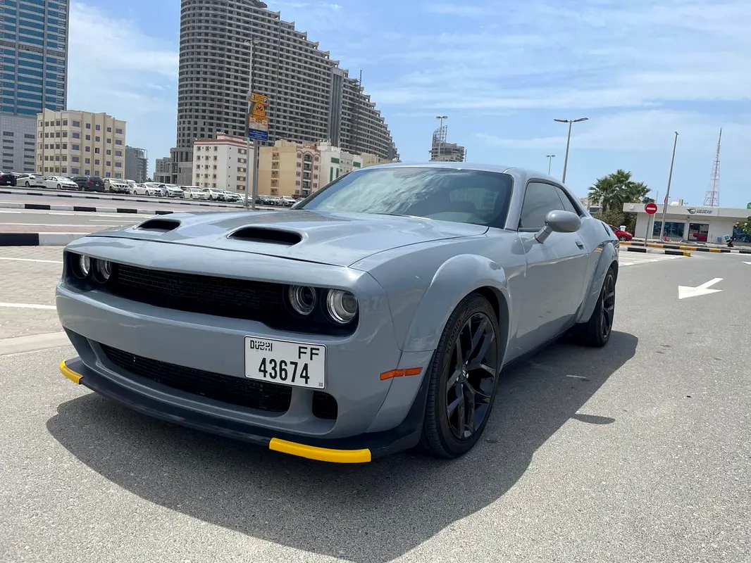 Dodge Challenger 2022 — photo 1 of 9
