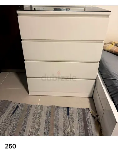 White 4-Drawer Chest / Dresser in Good Condition