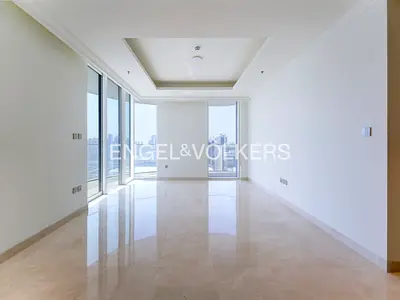 Marina Skyline View | High Floor | Beachfront