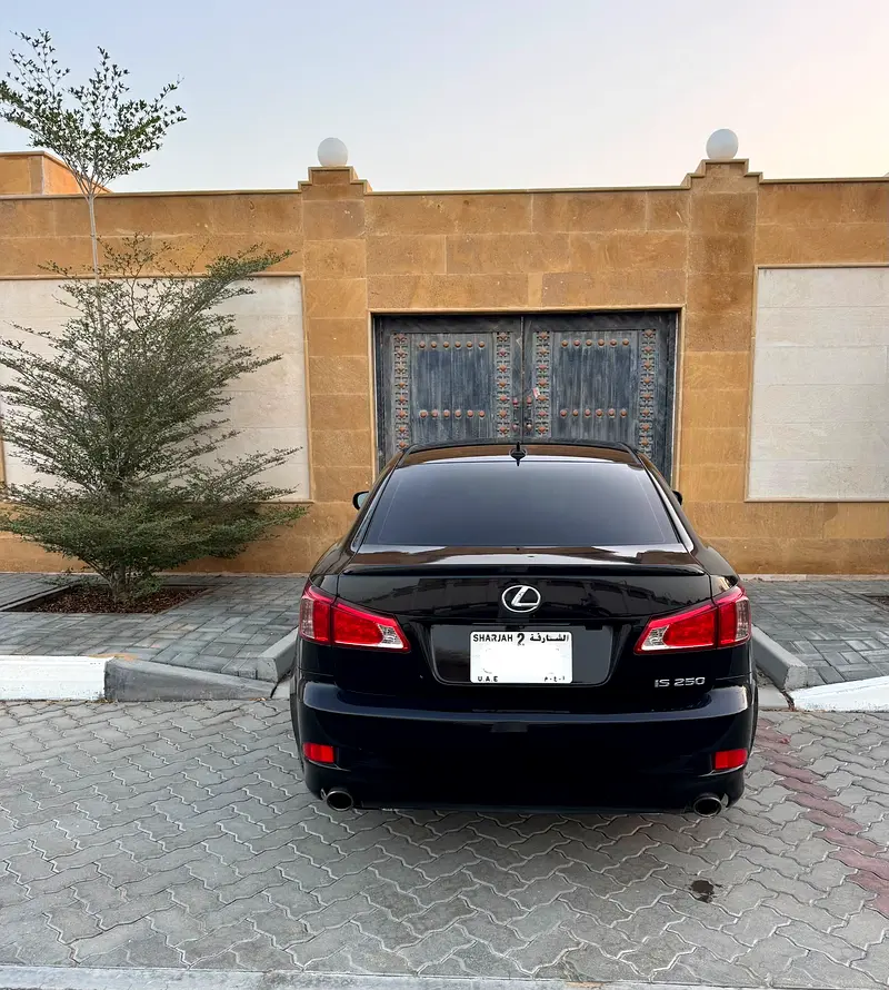 Lexus IS-Series 2012 — photo 1 of 17