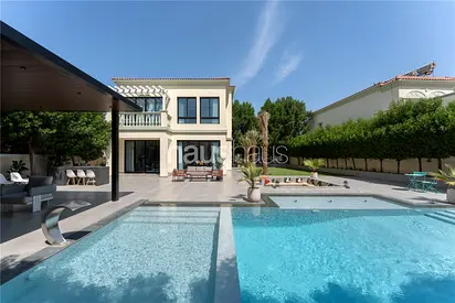7,840 sq.ft | District 9 | Park Facing | Turn Key