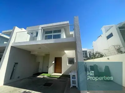 Vacant I Corner Unit I Well maintained