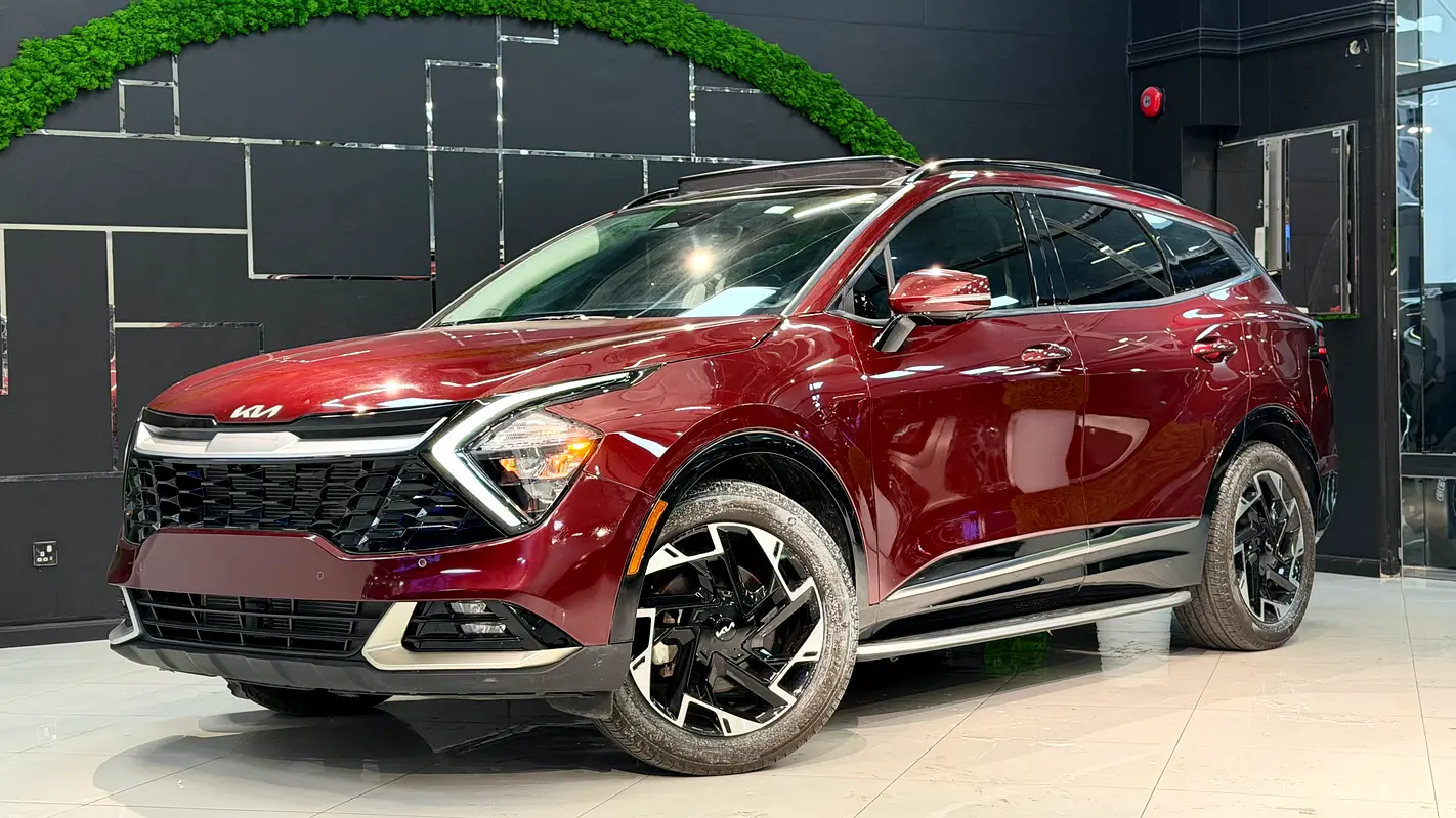 Kia Sportage 2023 — photo 1 of 16