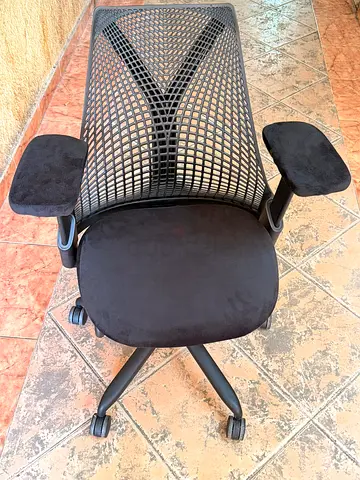 Fully Adjustable Herman Miller Sayl Chair Black