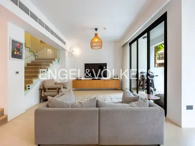 Community Pool | Skyline View | Upgraded