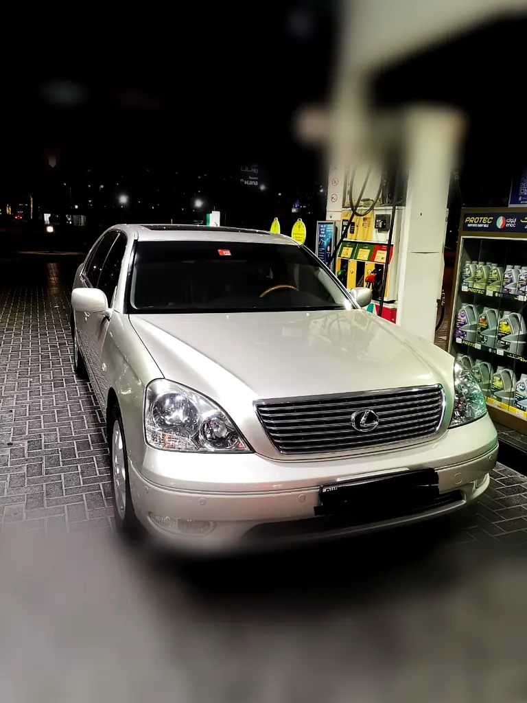 Lexus LS-Series 2002 — photo 1 of 9