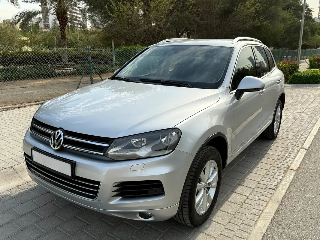 Volkswagen Touareg 2015 — photo 1 of 20