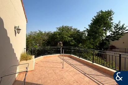 Corner Unit | Near Park | Upgraded Kitchen