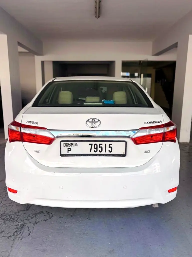 Toyota Corolla 2015 — photo 1 of 10
