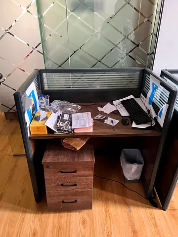 8x Office Workstation Cubicle Desk with Partition