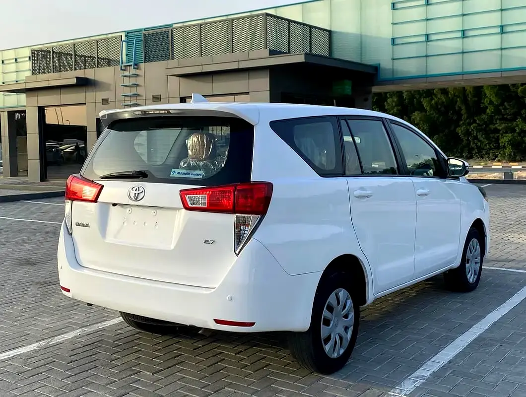 Toyota Innova 2020 — photo 1 of 7