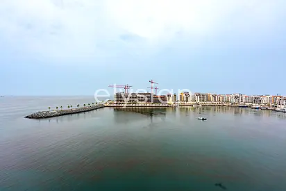 Luxury Unit | Huge Layout | Sea View
