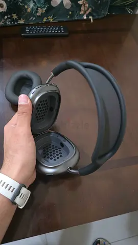 Apple AirPods Max (1st Generation like new )