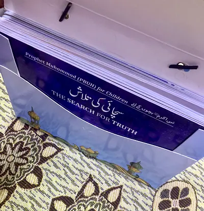 The Search for Truth (Prophet Muhammad PBUH) - Childrens Islamic Book (Urdu/English)