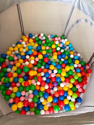 Ball pit and balls