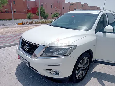 NISSAN Pathfinder SV 3.5L 4WD V6 /2017