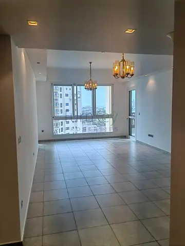 Bright unit | Vacant 2 beds | Good condition