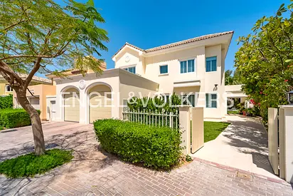 Fully Renovated | Backing park | Large plot