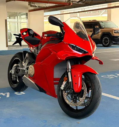 2025 Ducati Panigale v4 Gcc